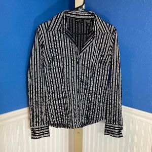 🦋 3 for $12 🦋 Black and silver long sleeved New York & Company blouse